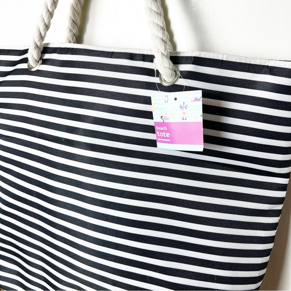 Black & White‎ Striped Beach Tote Plastic Lining Cord Handles Magnetic Snap
